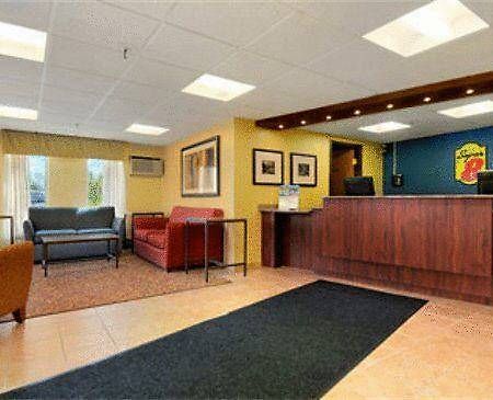 Super 8 Milwaukee West Hotel วอวาโทซา ภายใน รูปภาพ